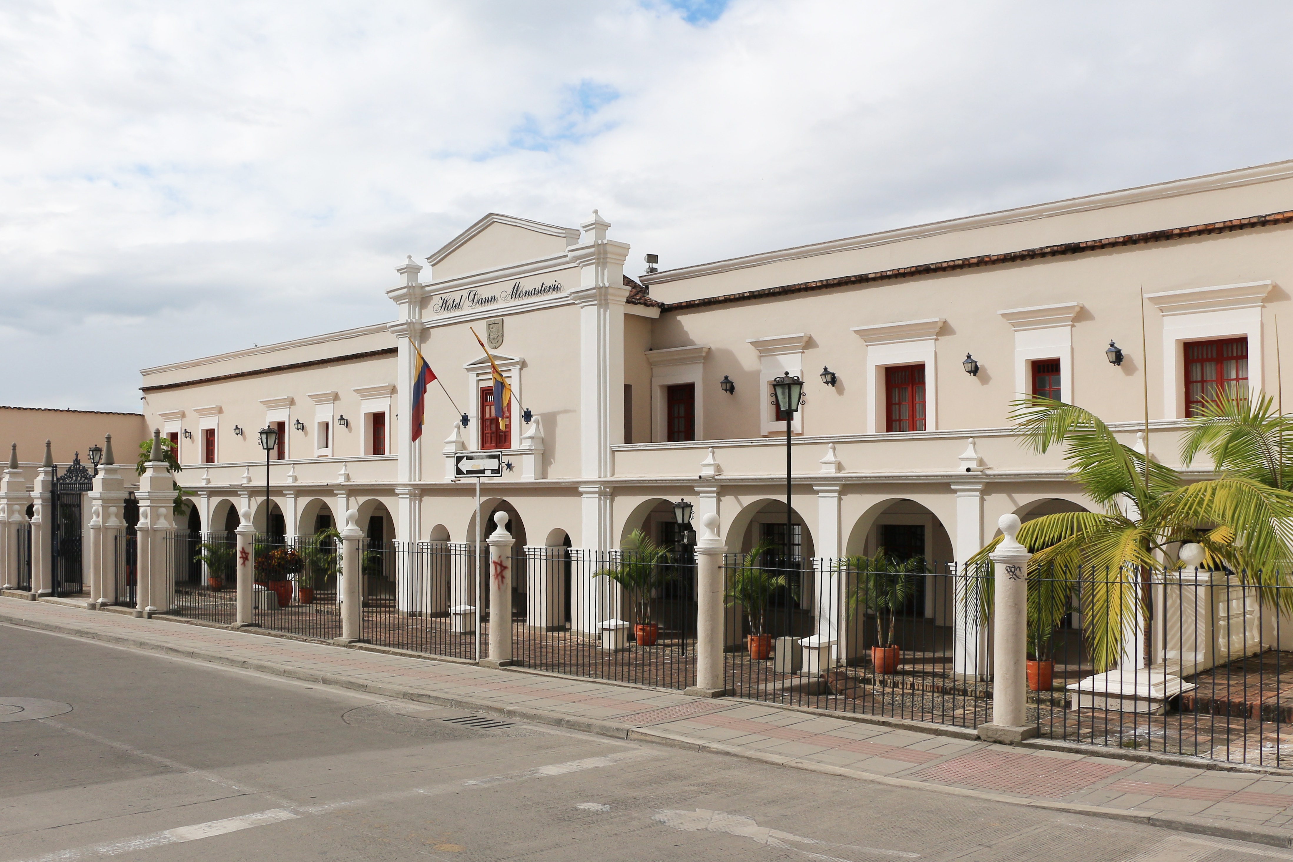 Hotel Dann Monasterio in Popayán: Heritage Architecture by Caldas Park Hotel Dann Monasterio, Popayán 01.jpg