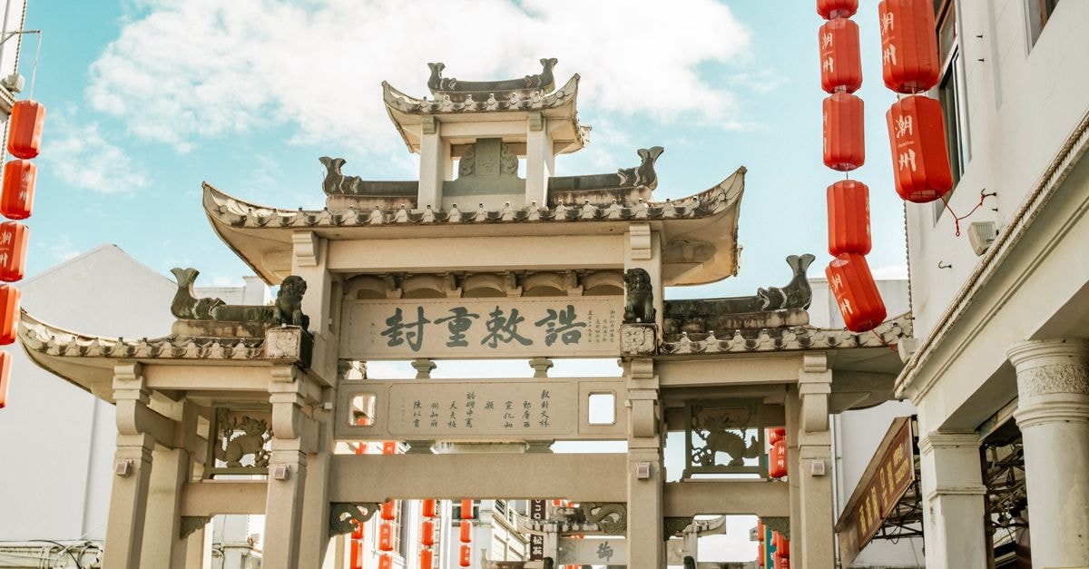 Chaozhou Guest Hotel in Chaozhou: A Garden-Style Retreat in the Old Town Beautiful traditional gate in Chaozhou, China, showcasing iconic Chinese architecture.