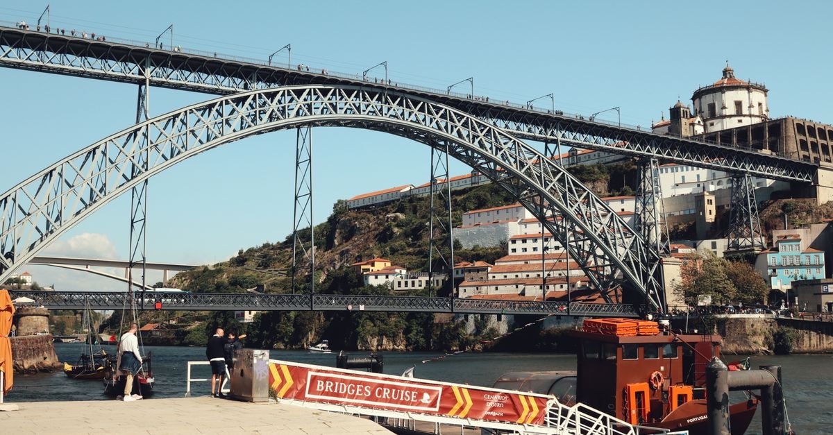 Porto Travel Guide: River Views and Regional Flavors Capture of the Dom Luís I Bridge spanning the Douro River in Porto, Portugal.