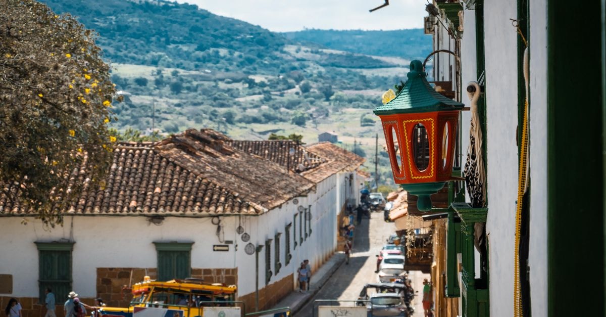 Floridablanca Travel Guide: A Practical Base for Santander Days Charming colonial town of Barichara in Colombia, showcasing traditional architecture and scenic hills.