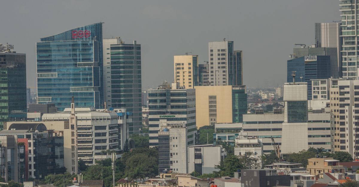 Swiss-Belinn Gajah Mada, Medan — Rooftop Pool & Central Stay A vibrant urban skyline showcasing modern skyscrapers and diverse architecture on a clear day.