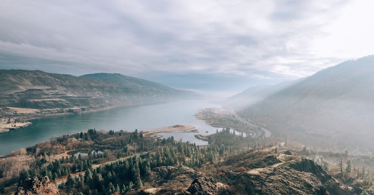 Howard Johnson by Wyndham Downtown Kamloops: Columbia Street Address Beautiful landscape of Columbia River Gorge with misty mountains and lush forest in Mosier, Oregon