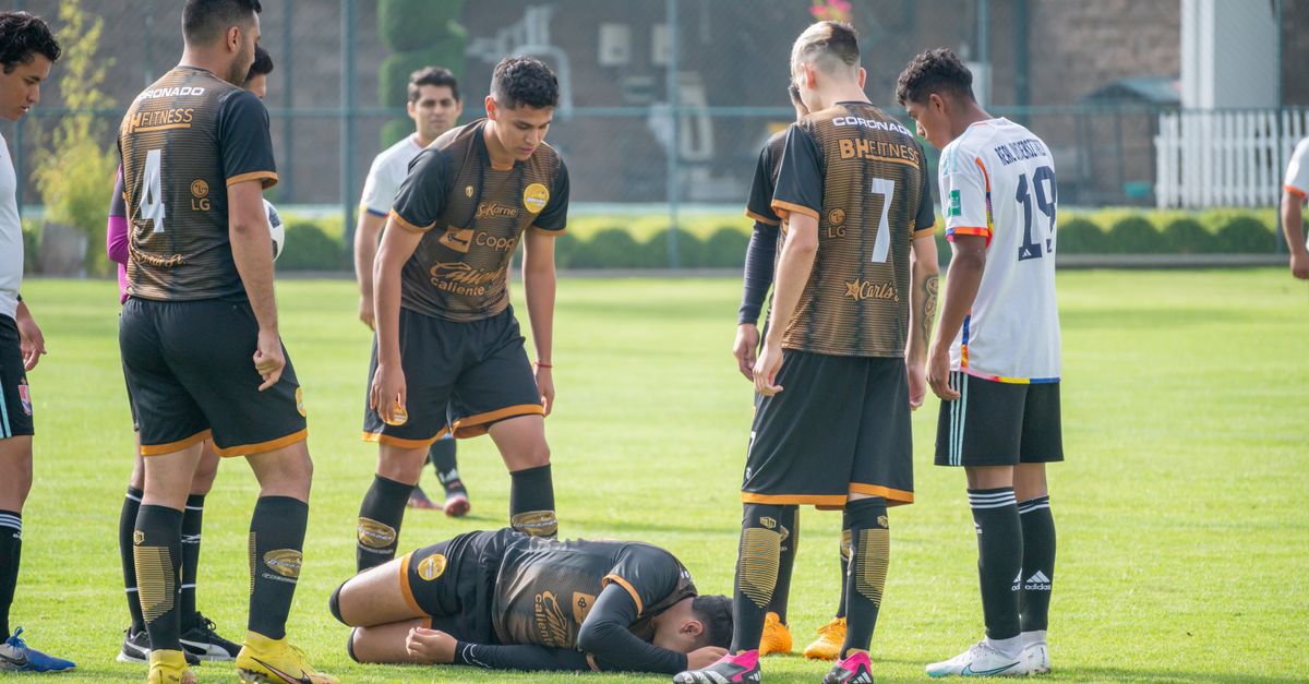 Casemiro debuts for Inter Miami in 1-0 win marred by Berterame head injury Soccer players gather around injured teammate during a match in Texcoco, Mexico.