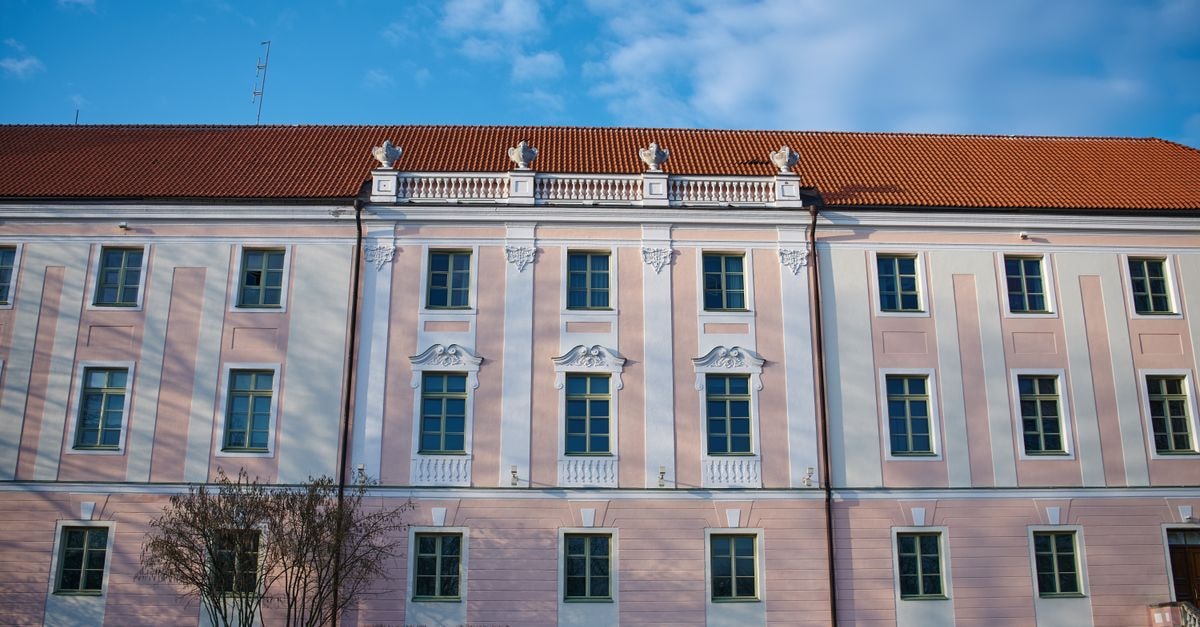 Elegant baroque facade in Tallinn, Estonia with pastel colors under a clear blue sky.