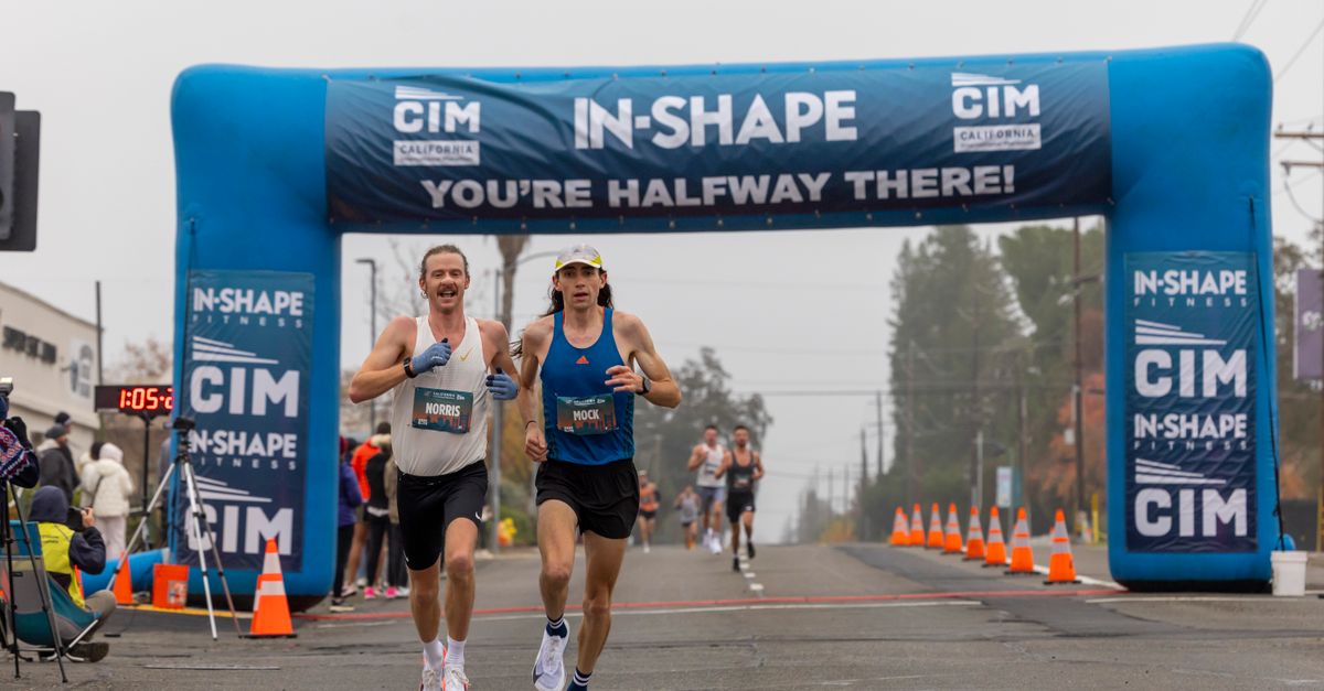 Marathon roundup: San Francisco caps 49th edition with 30,000 finishers; Juneau sees Gress break masters mark Two marathon runners competing in a foggy race reach the halfway mark under a blue archway.