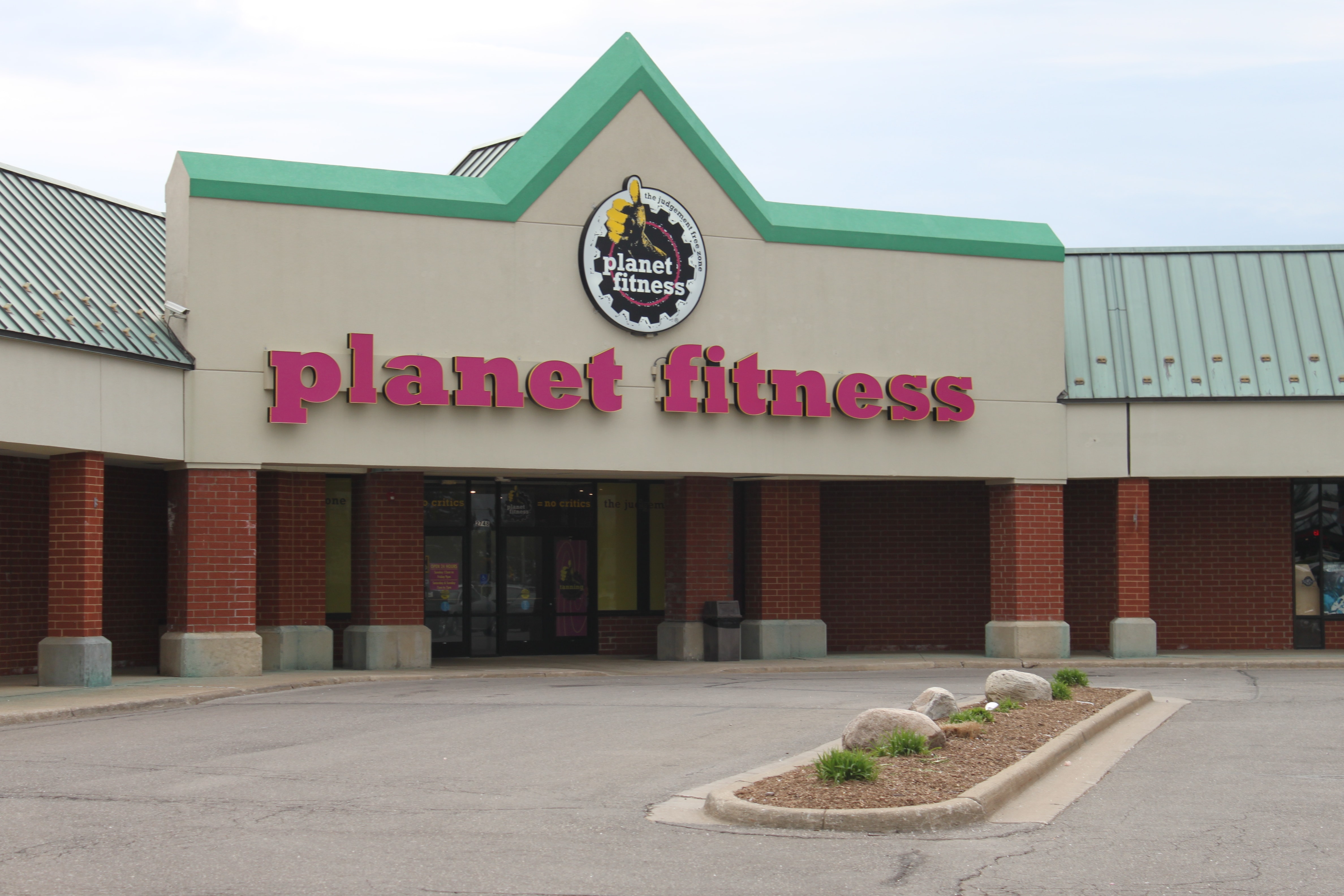 Planet Fitness: Premium Brand, Levered Balance Sheet, and an Expensive Price Tag Illustration for Planet Fitness: Premium Brand, Levered Balance Sheet, and an Expensive Price Tag: Planet Fitness Ypsilanti Twp.JPG