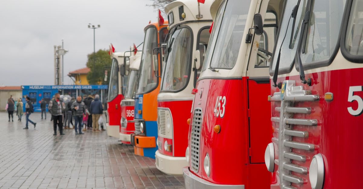 Zlín Travel Guide: Modernist Streets, Trolleybus Routes, and Local Plates A line of vintage buses parked on a rainy day in Istanbul, Turkey, with people nearby.