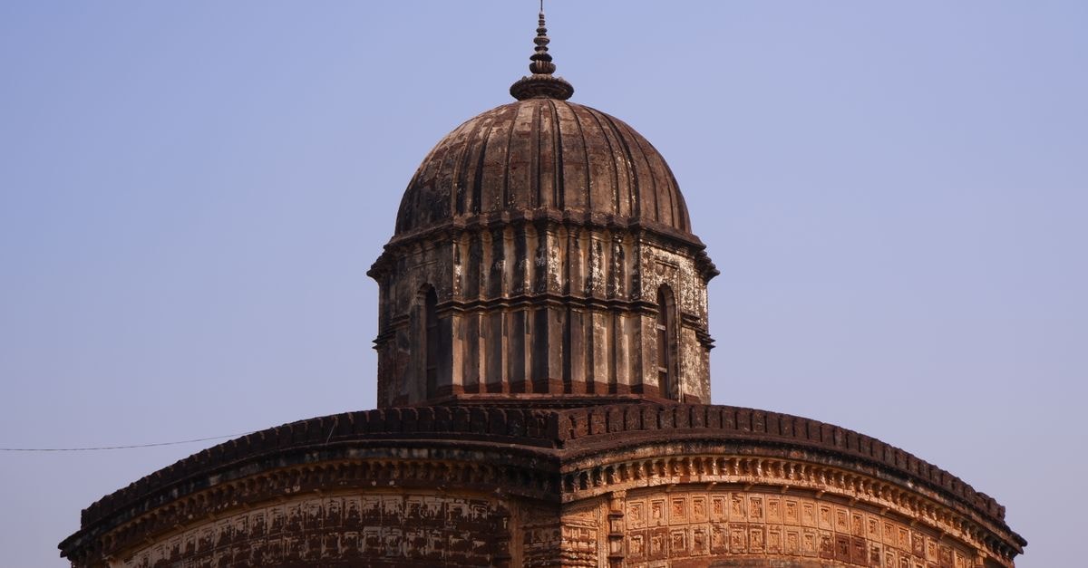 Bardhaman Travel Guide: Quiet Heritage in West Bengal Monumental dome of the Radha Shyam Temple under a clear blue sky, symbolizing Indian spirituality.