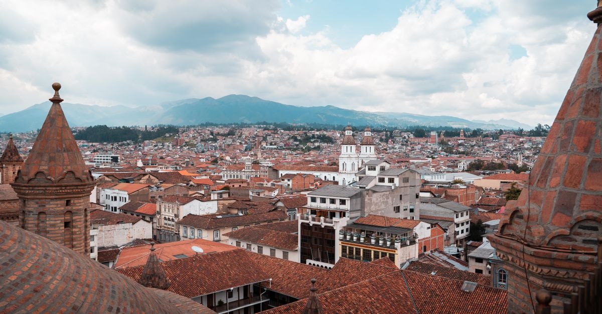 Discover the beautiful skyline of Cuenca, Ecuador, featuring historic architecture and a scenic mountainous backdrop.