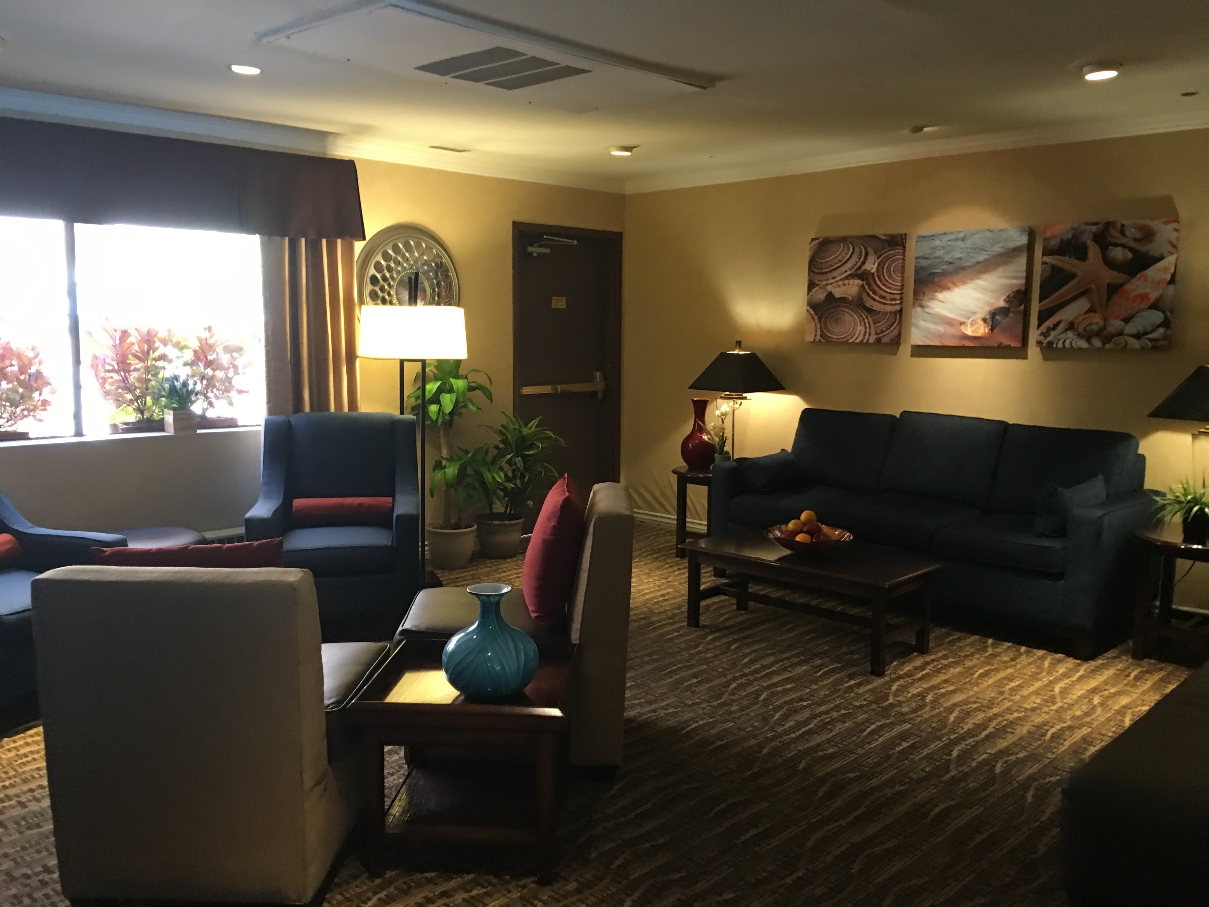 Comfort Inn Gaslamp lobby.jpg