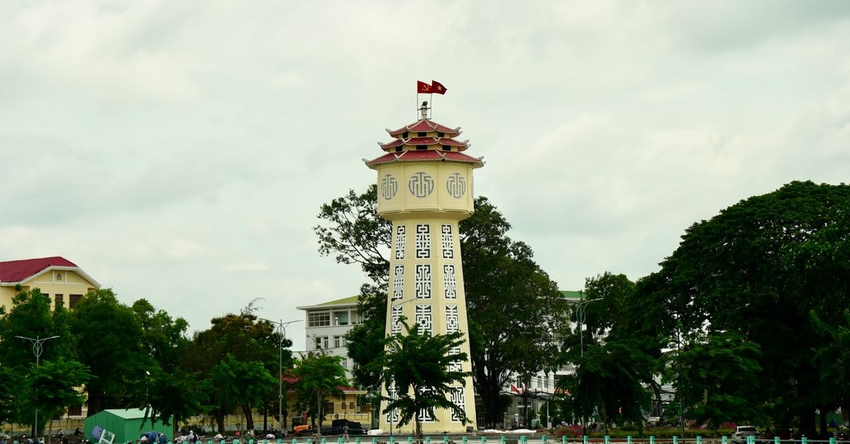 Discover the unique architecture of the Bac Lieu water tower, a landmark in Vietnam.