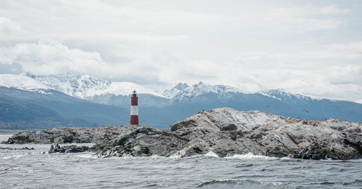 Ōita Travel Guide: Mountains, Sea, and Honest Local Plates Discover Les Eclaireurs Lighthouse with its stunning Patagonian backdrop and rugged coastline.