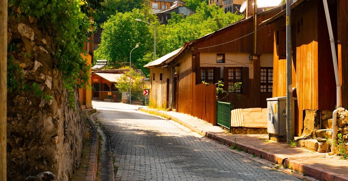 Kastamonu Travel Guide: A Quiet Corner of Northern Türkiye Picturesque cobblestone street in Kemaliye lined with rustic wooden houses during daytime.