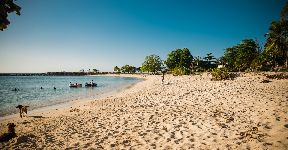 Philipsburg, Travel Guide: Beaches, Shopping, and Bay-Side Heritage Enjoy a relaxing day at Montego Bay's scenic beach with clear waters and vibrant atmosphere.