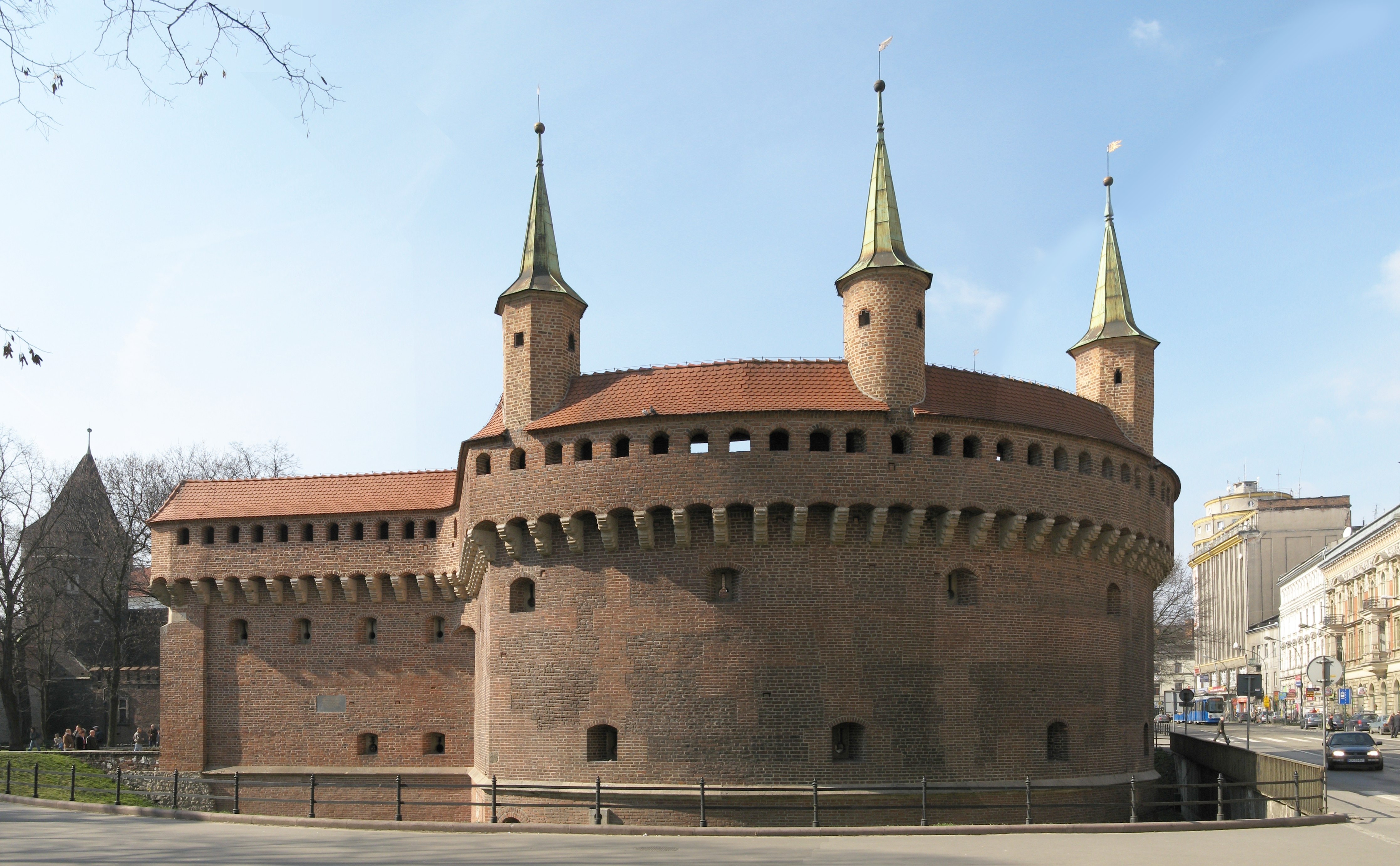 Barbakan Krakow z ulicy Basztowej 2.jpg