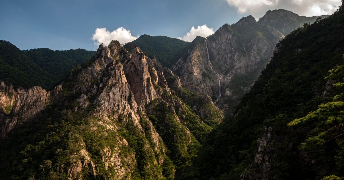 Sokcho Travel Guide: Mountains, Markets, and East Coast Flavor Breathtaking view of Seoraksan mountain range in Sokcho, South Korea, under a clear sky.