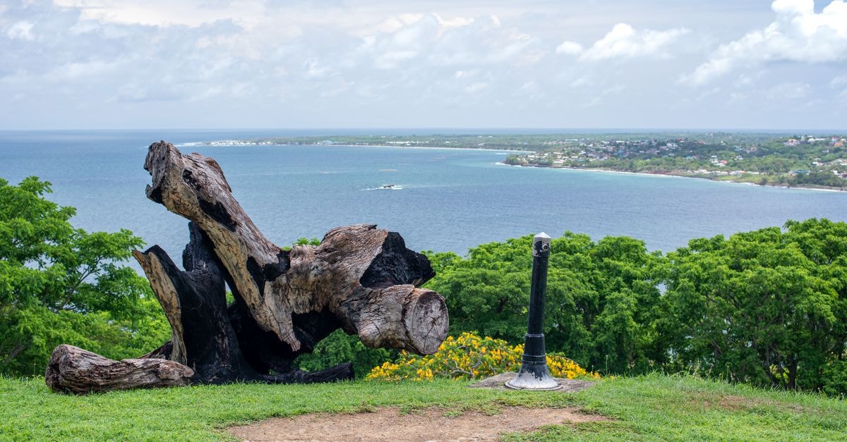 St. George's travel guide: harbor light and easy Caribbean days Breathtaking view from Fort King George overlooking the Caribbean Sea and Scarborough, Tobago.