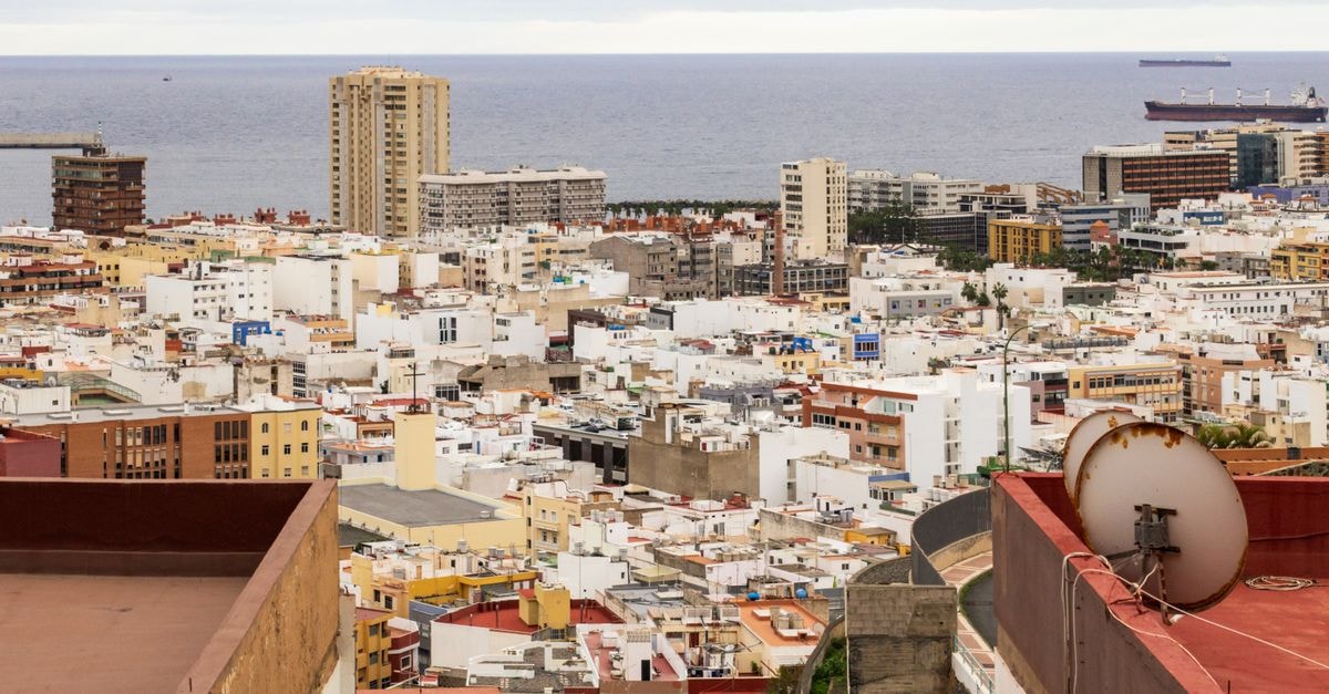 ICON Rosetó, Palma de Mallorca: A 19th-Century Convent Turned Boutique Stay A stunning aerial cityscape of Las Palmas de Gran Canaria with coastal views and urban architecture.