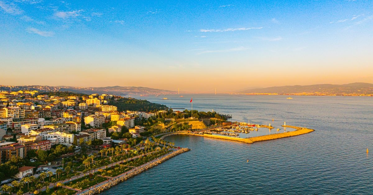 Ramada İskenderun in İskenderun: A Central Base Near the Sea and Limakport Scenic aerial view of Darıca coastline in Kocaeli, Türkiye, with vibrant sunset hues over the sea.