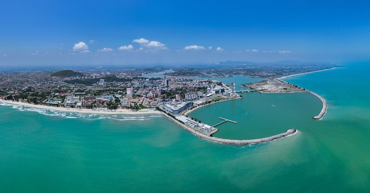 Khách sạn Công Đoàn in Vũng Tàu: Steps from a Sleepless Catering Strip Stunning aerial panorama of Kuala Terengganu city and coastline, featuring turquoise waters and vibrant cityscape.