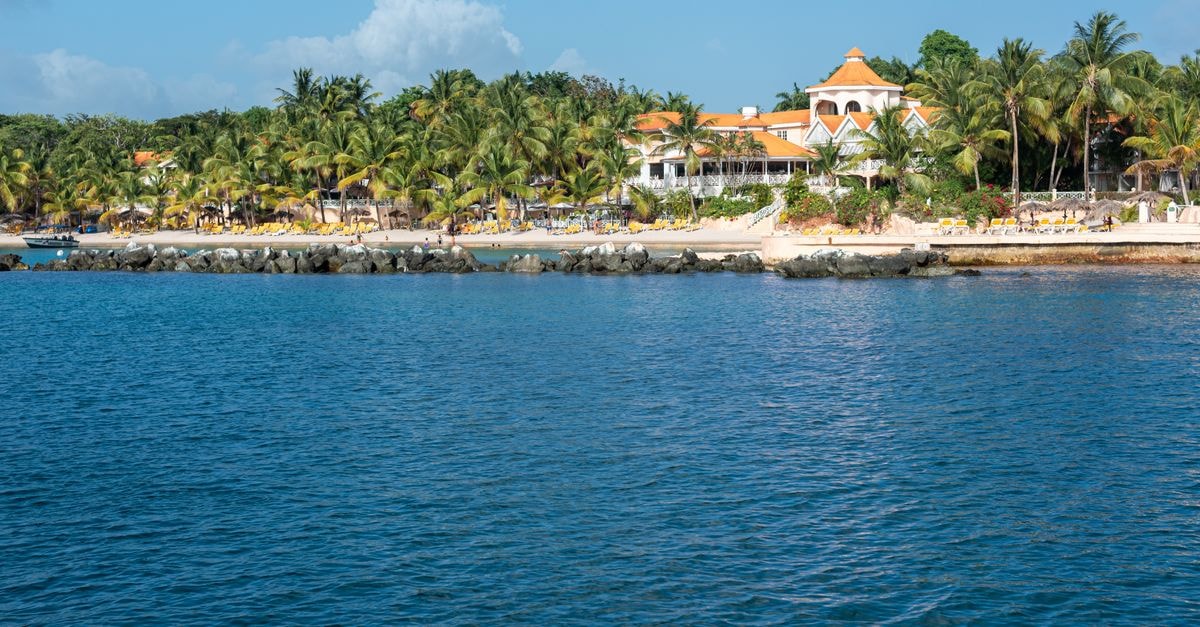 Scarborough, Tobago Travel Guide: Harbor Light and Local Rhythm Relaxing tropical resort with palm trees and ocean view in Bon Accord Village, Tobago.