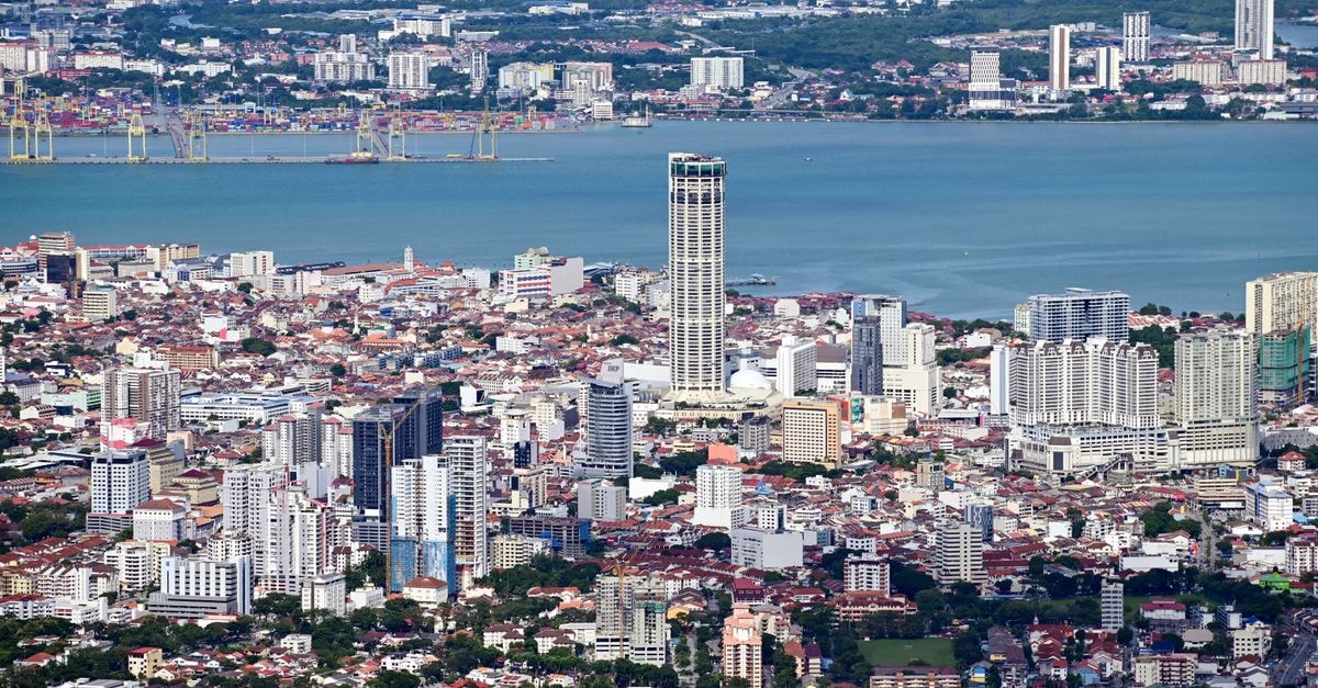 DoubleTree by Hilton Johor Bahru: 30-Storey Stay in the City Core A stunning aerial view of George Town, Penang showcasing the urban landscape and coastal beauty.