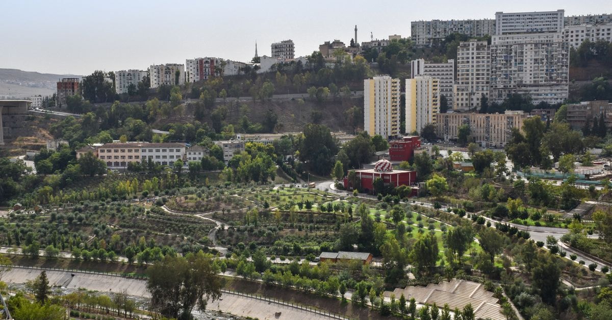 Hôtel Louss in El Oued: A Saharan Stay Near the Kouddomes Aerial view showcasing the greenery and urban skyline of Algiers, Algeria.