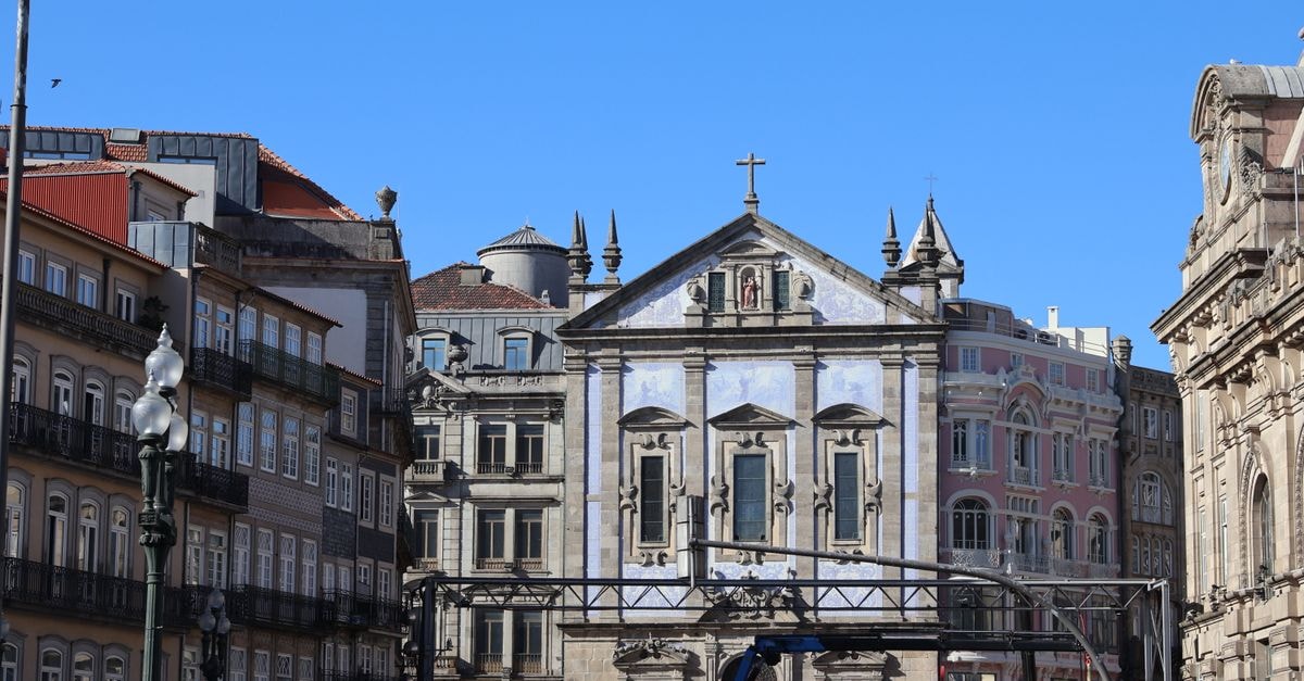 Loja Travel Guide: Planning Tips, Costs and Things to Do Scenic view of Porto's historic buildings with clear blue sky.