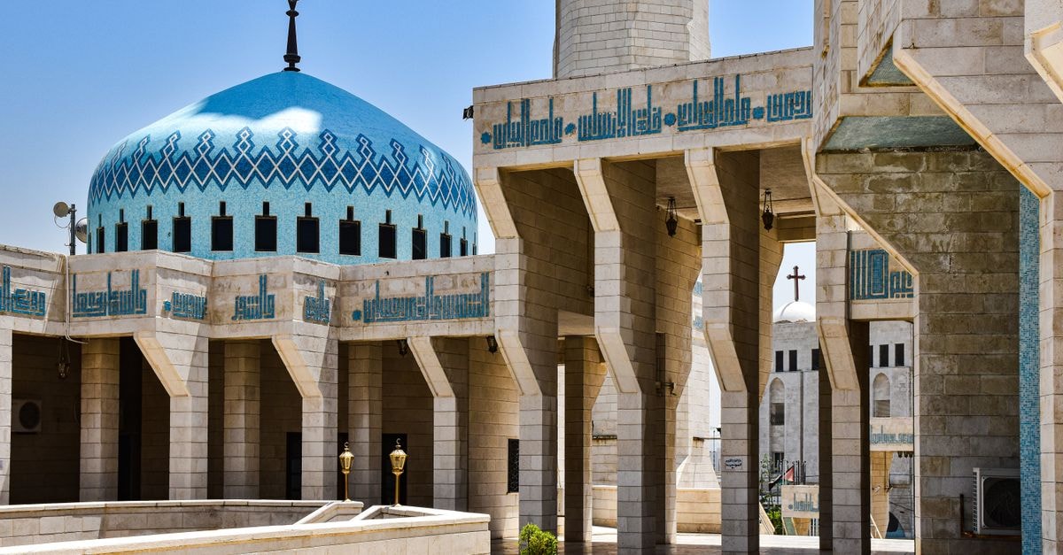 Abu Ghraib Travel Guide: Planning Tips, Costs and Things to Do Beautiful view of King Abdullah I Mosque showcasing Islamic architecture in Amman, Jordan.