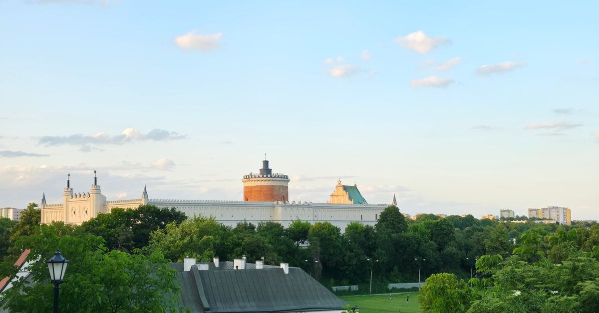 Acron Hotel Veliky Novgorod: City-Center Stay with a View Skyline view of Lublin Castle, Poland, with lush greenery and blue sky.