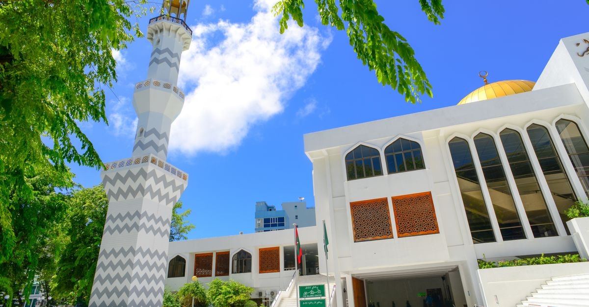Hotel Sunrise Attitude in Centre de Flacq: An Adults-Only East Coast Retreat Stunning view of a contemporary mosque with a minaret and golden dome under a clear blue sky.