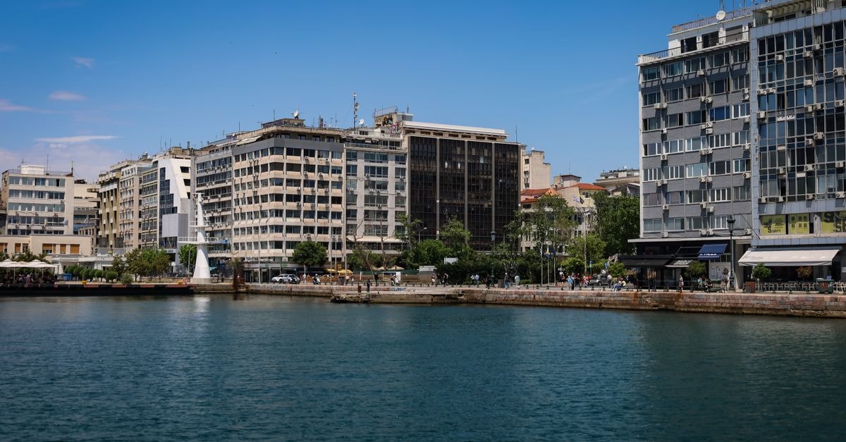 Limassol travel guide: where the Mediterranean meets a modern hub A vibrant daytime view of buildings along the Thessaloniki waterfront.