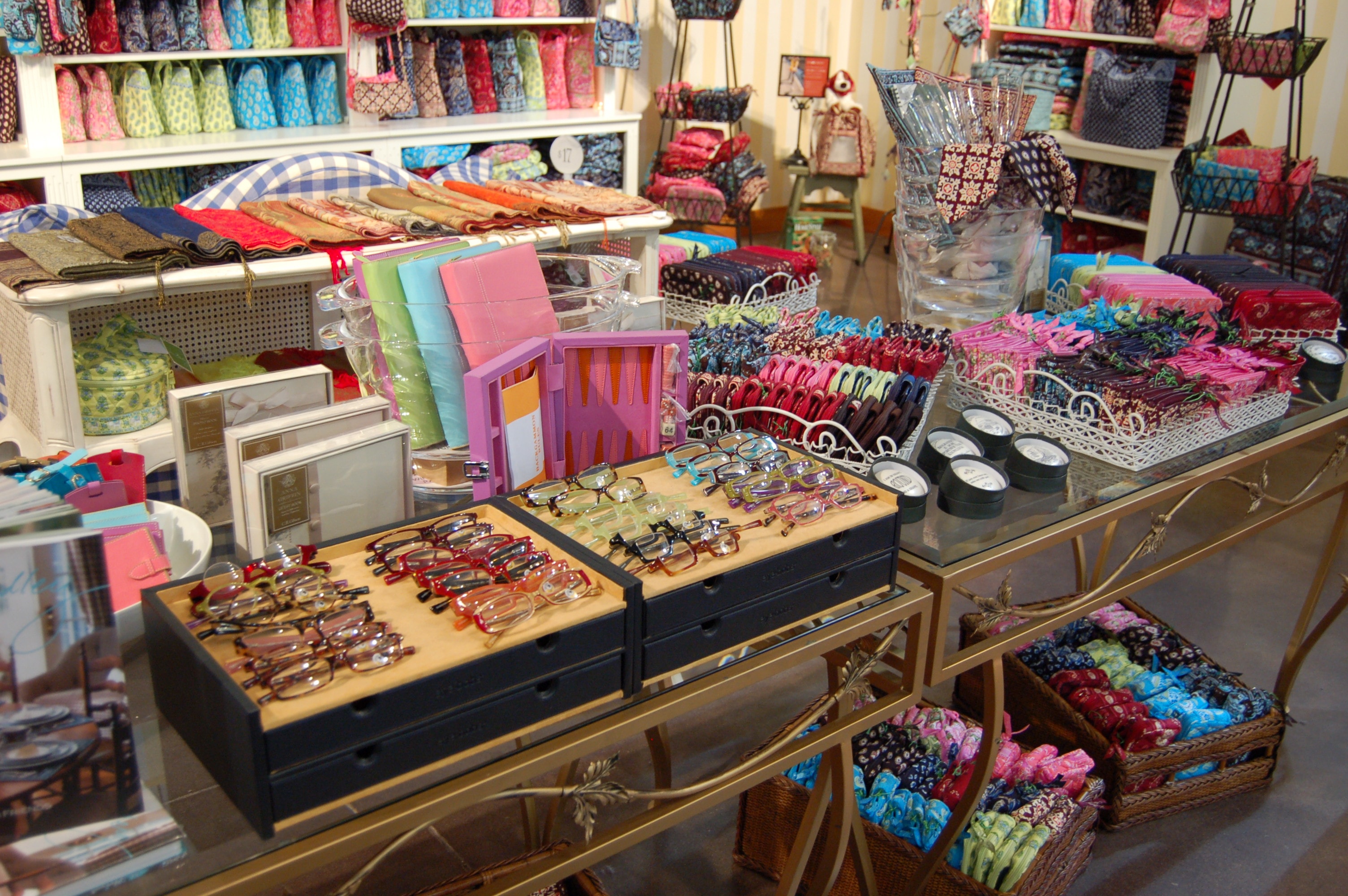 Vera Bradley: Brand Reset Still in Progress, But Cash Flow Has Stabilized Illustration for Vera Bradley: Brand Reset Still in Progress, But Cash Flow Has Stabilized: Vera Bradley Store 0156 (360857785).jpg