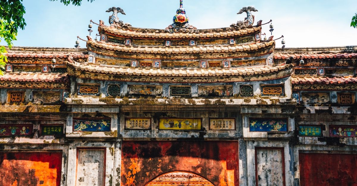 Jiangmen Travel Guide: A River Gate Worth Discovering Explore the intricate architecture of a historic gate in the Imperial City of Hue, Vietnam.