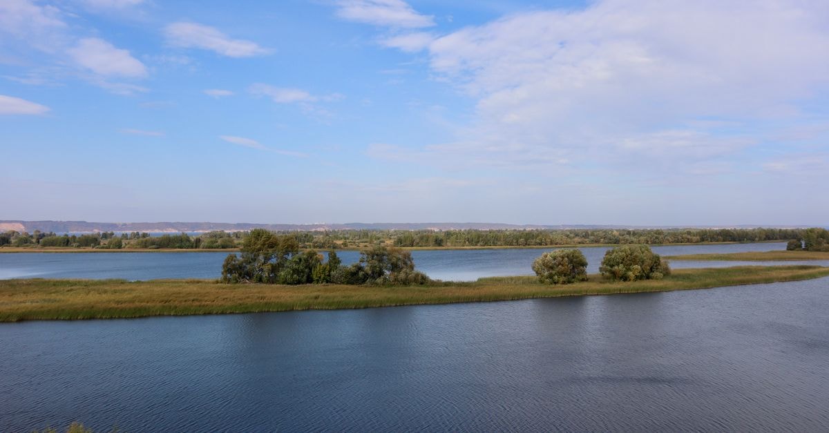 Cheboksary Travel Guide: Volga Views and Quiet Charm Beautiful river landscape in Bulgar, Tatarstan with lush greenery and clear skies.