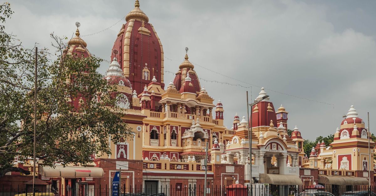 Faridabad Travel Guide: Things to Know Before You Go Stunning view of Birla Mandir Temple, New Delhi with beautiful architecture under cloudy skies.