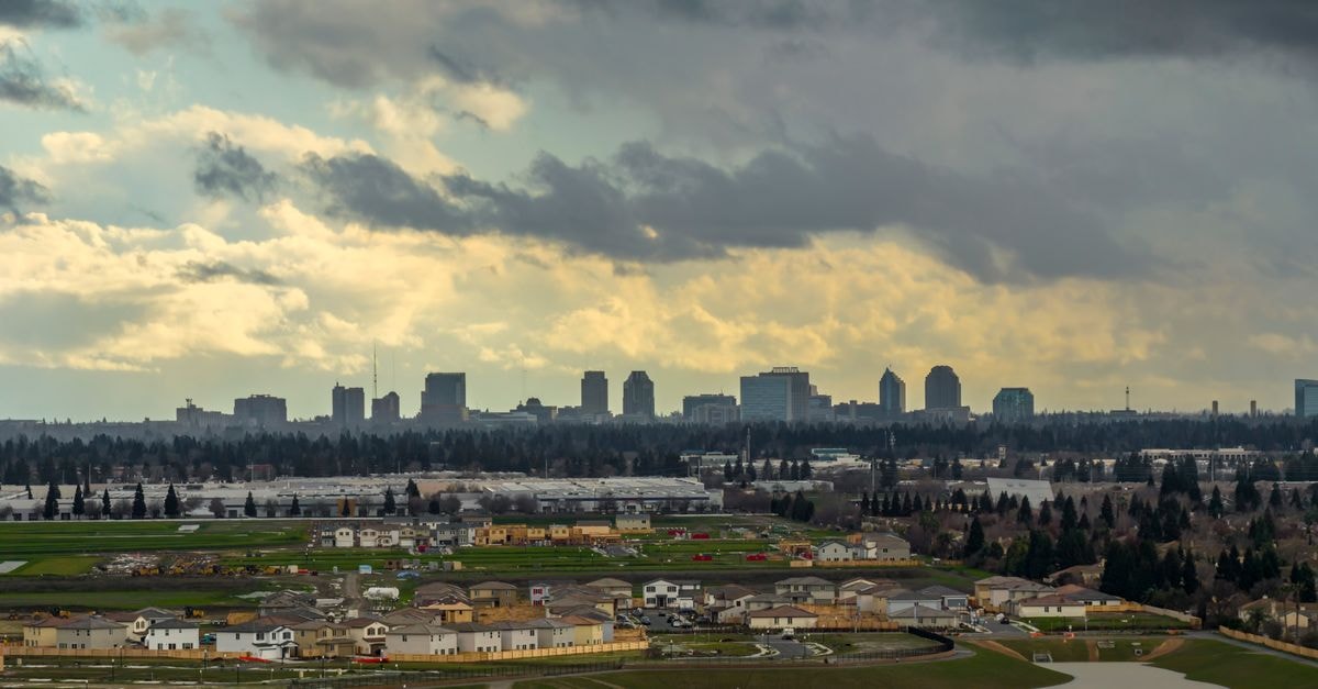 Hilton Garden Inn Toronto/Markham: Suburban Stay Near Pearson Stunning aerial view capturing the Sacramento skyline with dramatic cloudy sky, providing a picturesque cityscape.