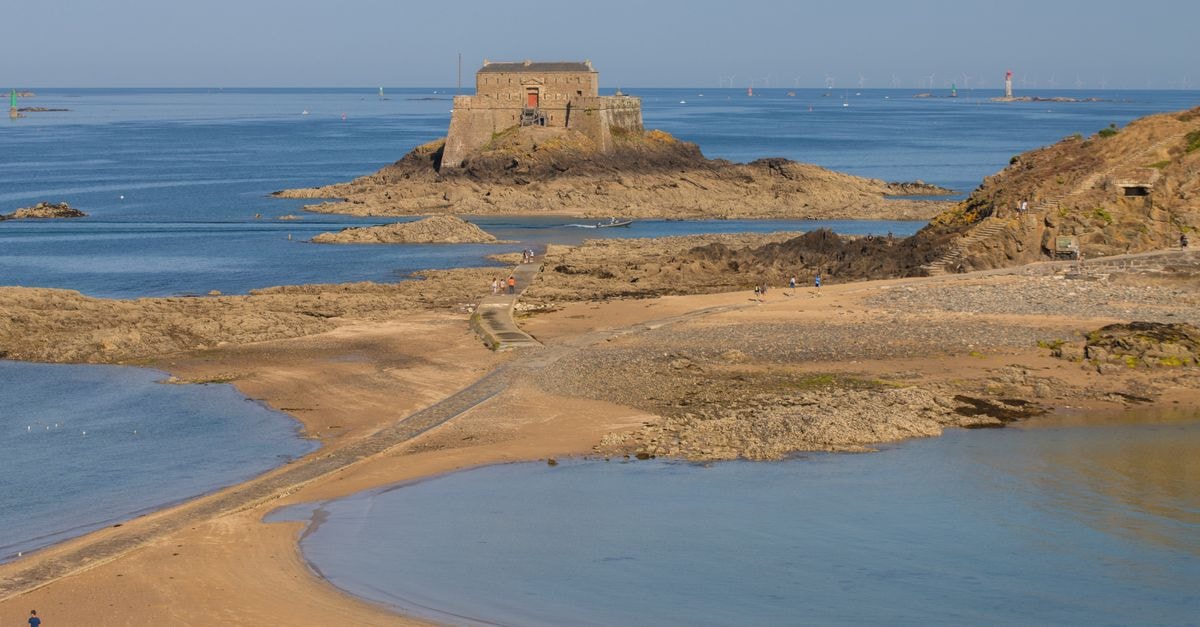 Fort-de-France travel guide: tropical pace, transit-first exploring Stunning view of Fort National with sandy beach in Saint-Malo, Brittany, France.