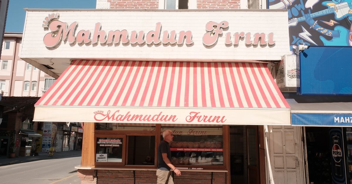 Captivating street view of Mahmudun Firini bakery with pedestrian passing by in Sakarya, Türkiye.