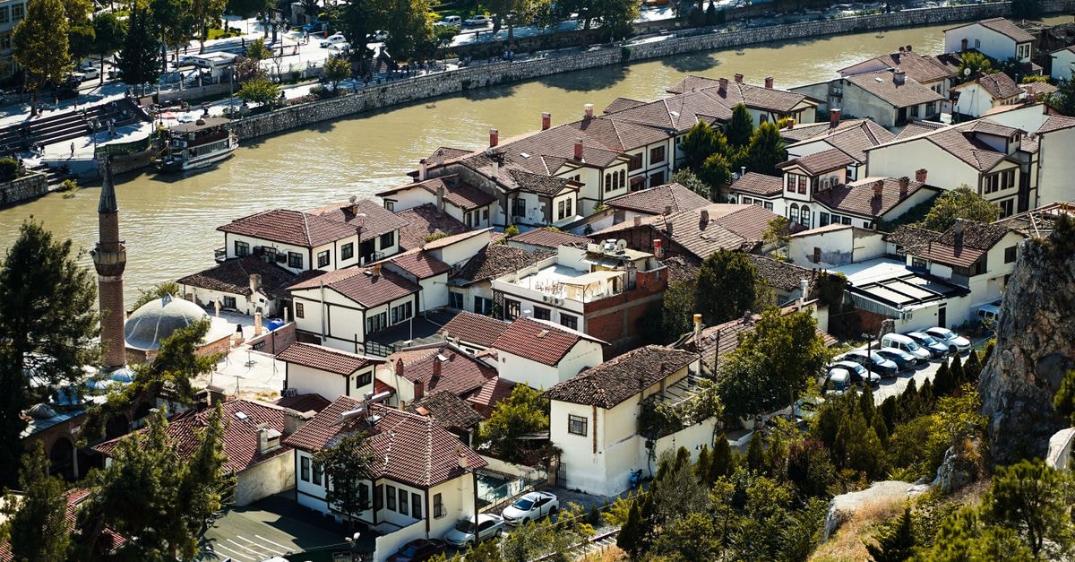 Nilya Hotel in Selçuk: A Quiet Stay Steps from Ephesus Aerial view of Amasya showcasing traditional houses, Yesilirmak River, and a prominent minaret.