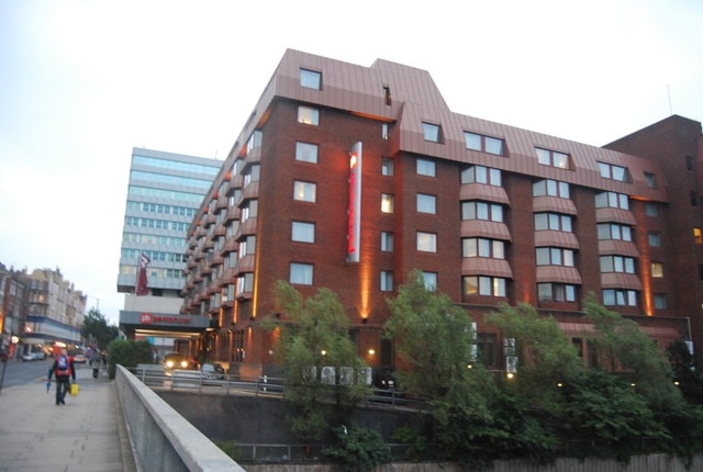 Pentahotel Reading: 206-Room Landmark on Oxford Road Penta Hotel (Geograph 3668627 by N Chadwick).jpg