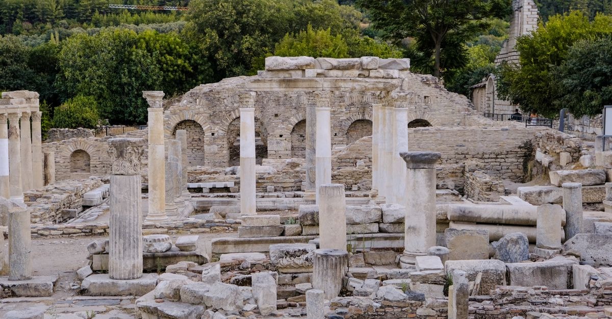 Selcuk Travel Guide: Planning Tips, Costs and Things to Do Explore the captivating ancient ruins at Ephesus, a historic landmark in Muğla, Türkiye.