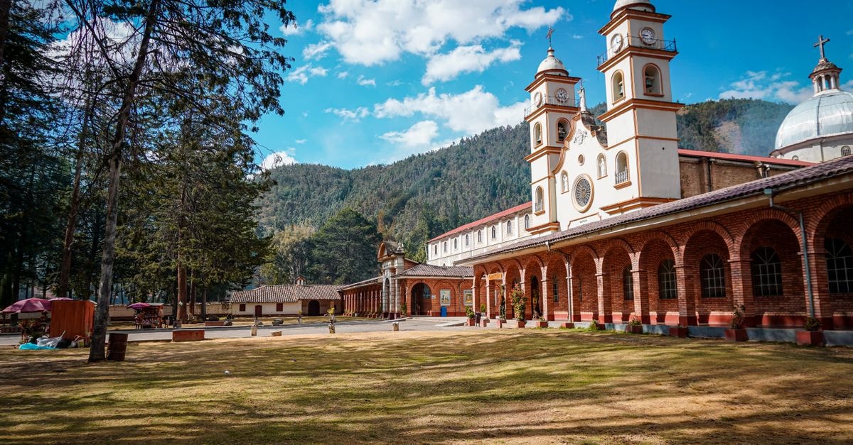 Explore the historic Convento de Ocopa, a cultural landmark in Junín, Peru, surrounded by serene nature.
