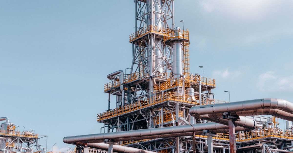 Oil steadies as traders weigh expanded US sanctions on Iran after Monday's drop View of a large oil refinery plant with intricate pipelines in Trzebinia, Poland.