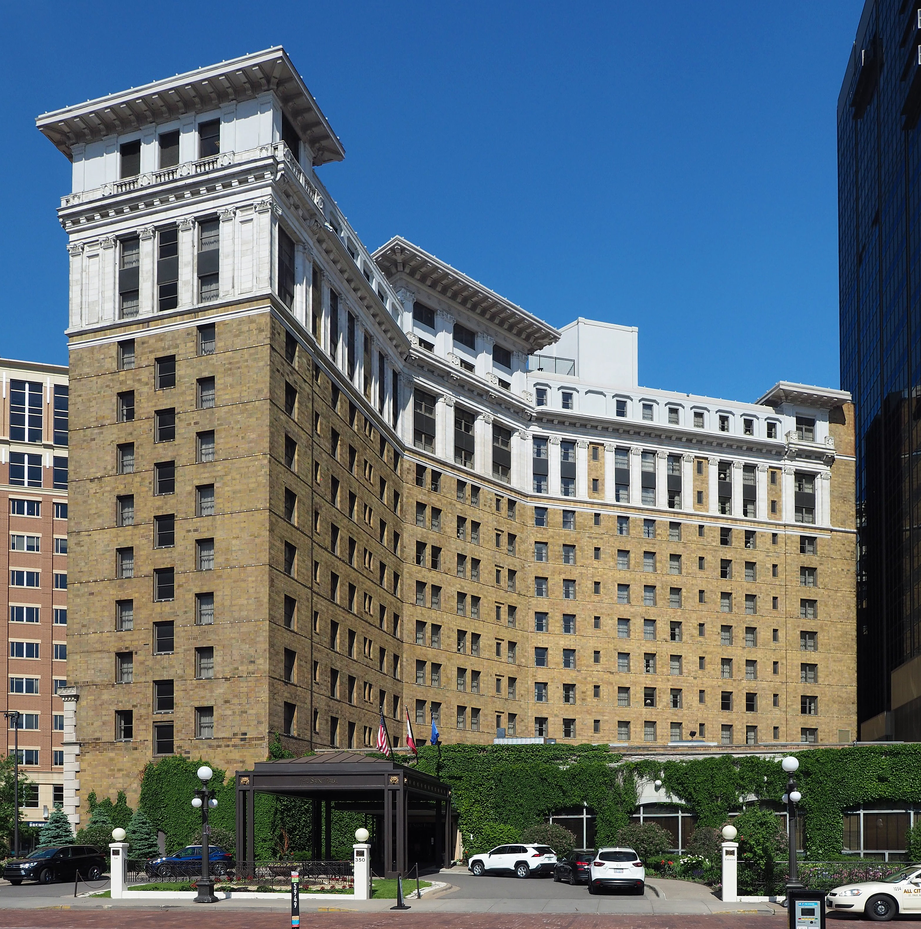 The Saint Paul Hotel in Saint Paul: A Landmark Century of Glamour St Paul Hotel.jpg