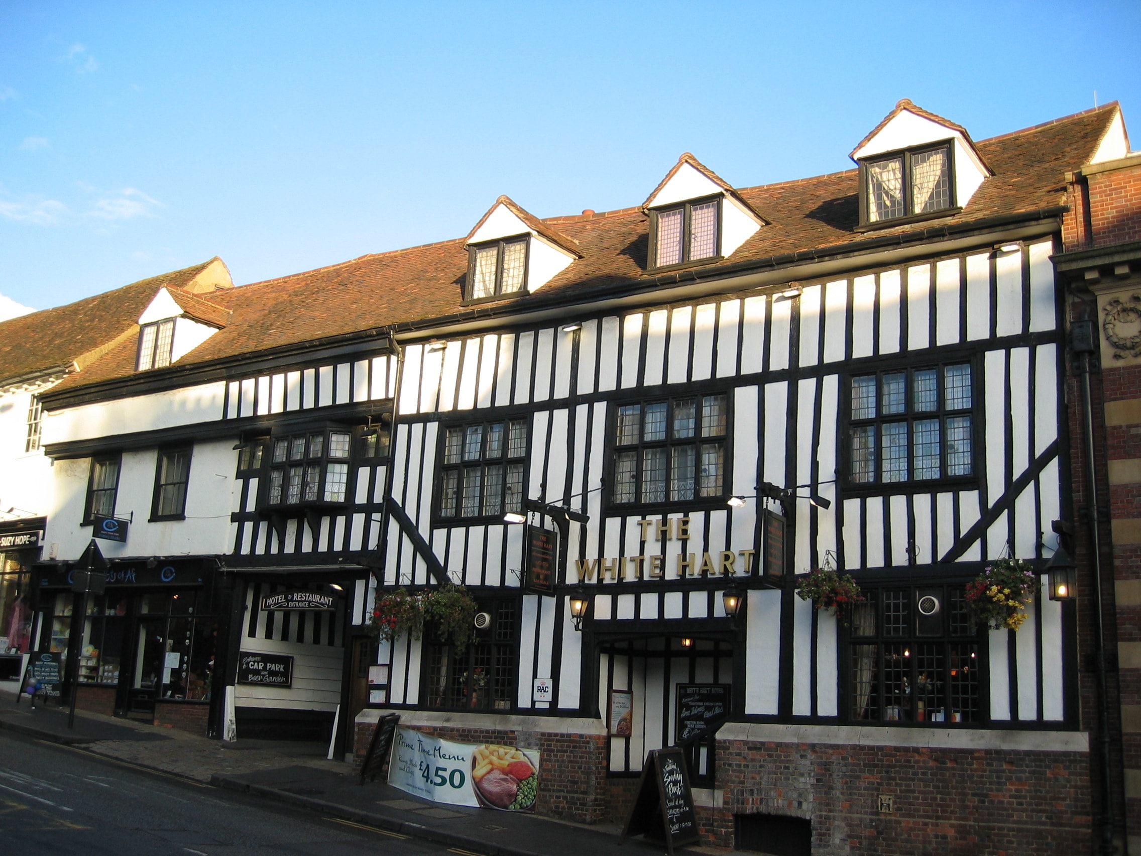 The White Hart Hotel in St Albans: A 600-Year-Old Inn by the Cathedral White Hart 20031026 005.jpg