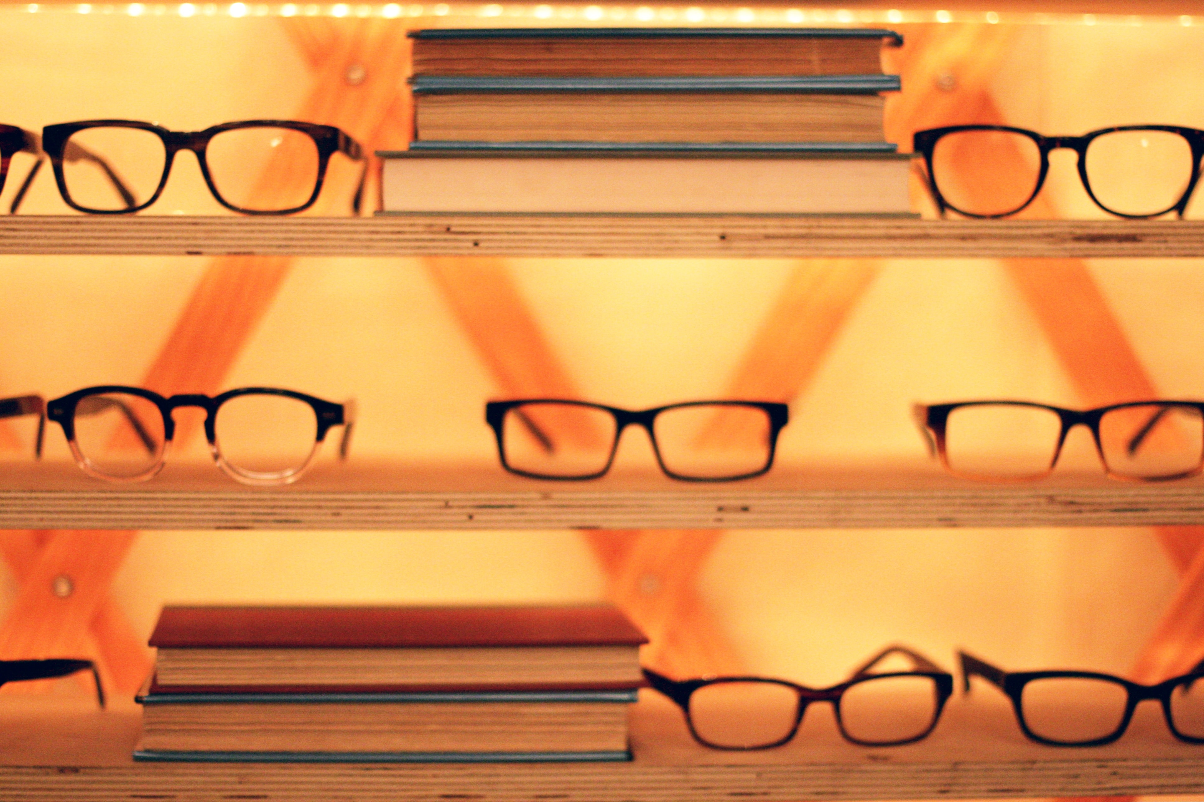 Warby Parker: Brand, Cash Discipline, and a Price That Already Prices the Bull Case Illustration for Warby Parker: Brand, Cash Discipline, and a Price That Already Prices the Bull Case: Warby Parker glasses.jpg