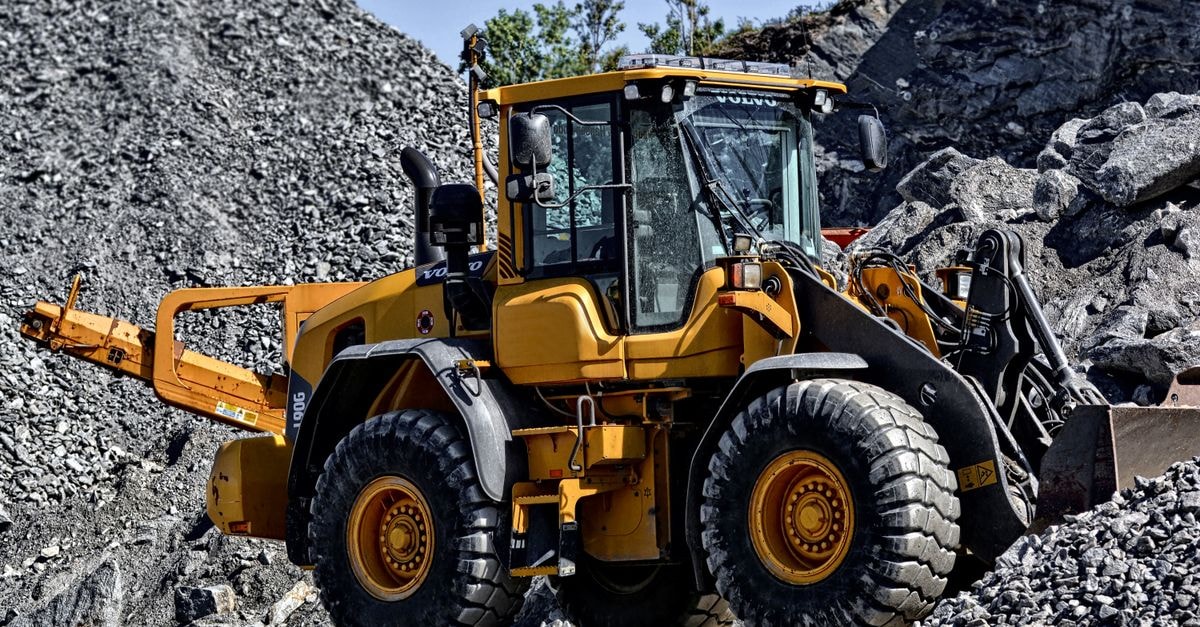 Metro Mining logs record Q2 bauxite shipments as VBX, Alcoa and Vedanta advance parallel projects Powerful yellow construction loader moving gravel in an industrial quarry site.