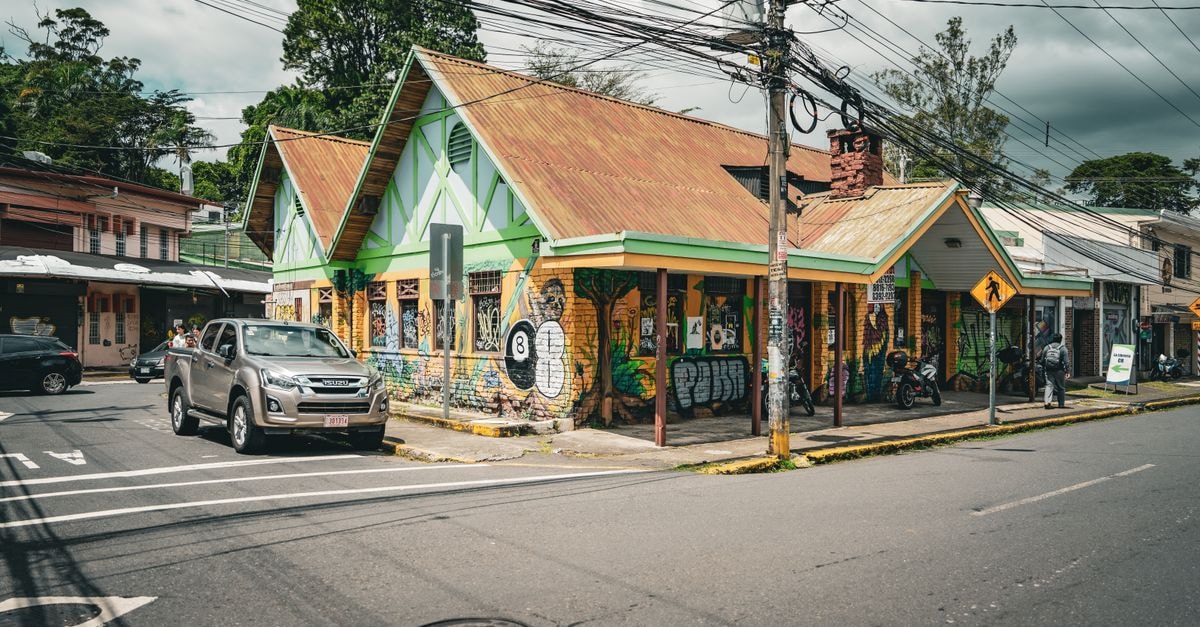 Street view of a colorful building with graffiti in San José, Costa Rica on a sunny day.