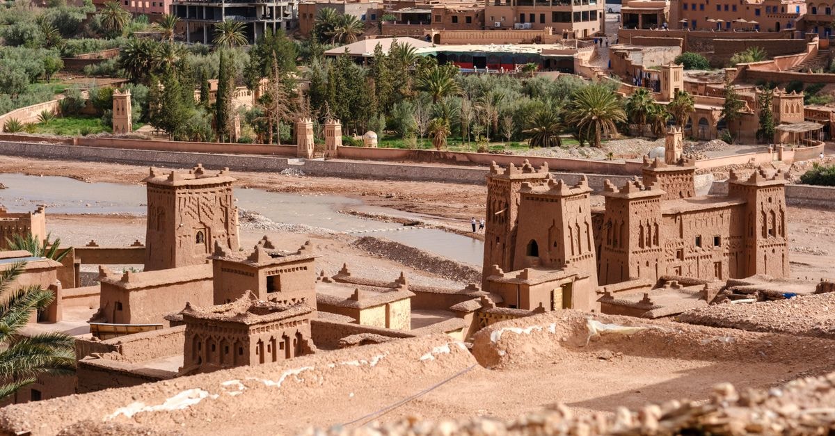Timimoun Travel Guide: Planning Tips, Costs and Things to Do Scenic view of Ait Benhaddou's ancient architecture nestled in Morocco's Atlas Mountains.